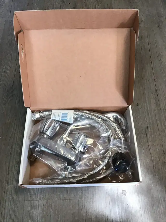 Robinet MAAX + 2 tuyaux flexibles (neuf) in Bathwares in Drummondville - Image 3