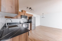 Amenities: Fitness Centre • Resident Lounge • Heat & Water Included Suite & Building: Bachelor, one-... (image 4)