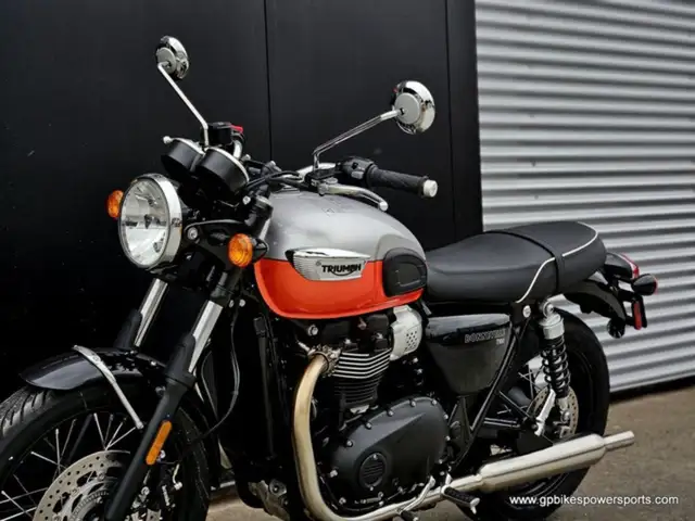 2025 Triumph Bonneville T100 in Street, Cruisers & Choppers in Oshawa / Durham Region - Image 13