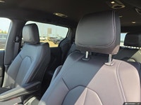 This Chrysler Pacifica has a dependable Regular Unleaded V-6 3.6 L/220 engine powering this Automati... (image 7)