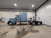 2 Owner 2005 Peterbilt 379. CAT MXS Motor just completely rebuilt! Comes with 1 year / 200k warranty... (image 7)