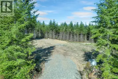 Tucked quietly into a serene, forested setting just four minutes from the York Road turnoff, Chantre...