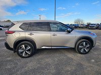 2023 Nissan Rogue SL AWD with only 38,268 km! Clean history with no accidents See Carfax report link... (image 3)