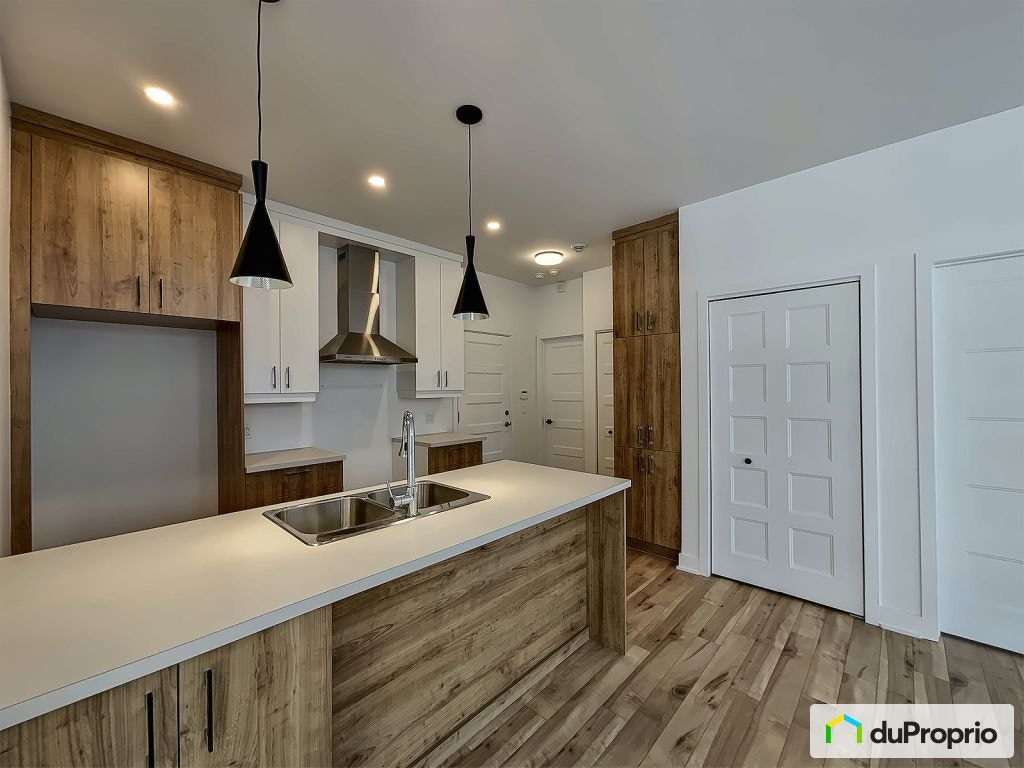 $389,000 - Condominium for sale in Longueuil (St-Hubert) — photo 1