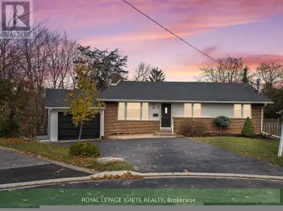 Great location! Beautiful home in the top of Mississauga (Streetsville) Area. Premium High Elevation...