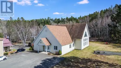 What a property! Located in the geographical center of New Brunswick in Boiestown, this incredible o...