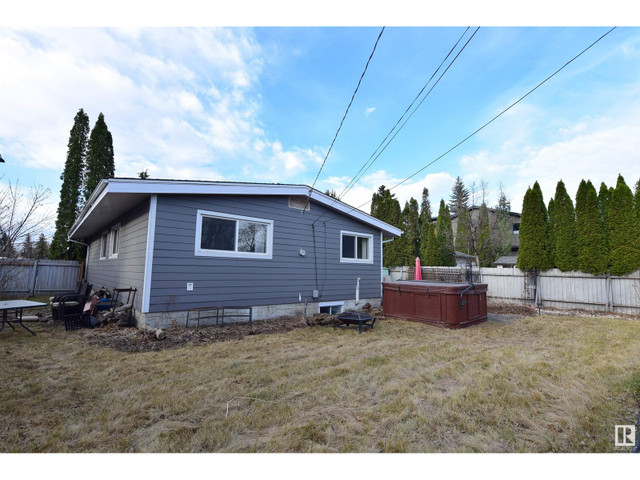 14704 80 AV NW Edmonton, Alberta in Houses for Sale in Edmonton - Image 3