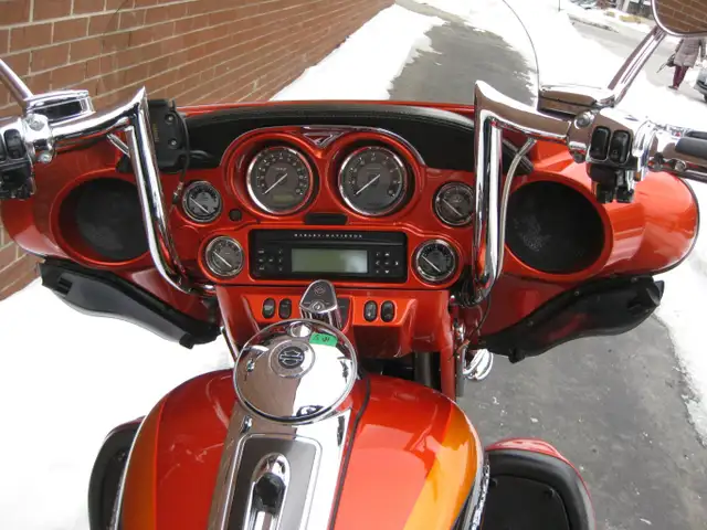 2013 Harley-Davidson FLHTCUSE8 CVO ULTRA CLASSIC in Street, Cruisers & Choppers in City of Toronto - Image 7