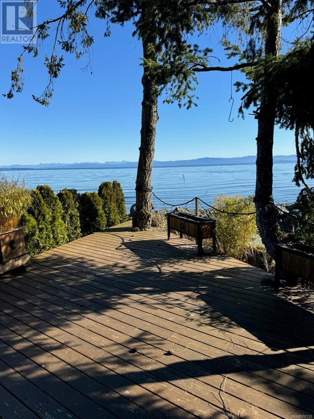 10 6050 Island Hwy Qualicum Beach, British Columbia Condos for Sale