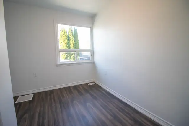 23 St. Patrick St, St. Catharines - 3 Bedroom Main Unit - Photo 10