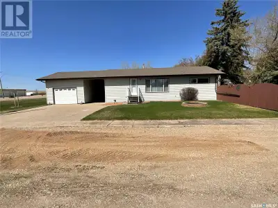 Meticulous house in Wakaw! This property has been so well maintianed it is turn key ready. With 1144...