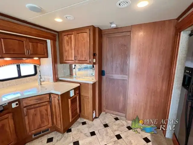 2009 Holiday Rambler Endeavor 41 PDQ 062,221 Miles in RVs & Motorhomes in Moncton - Image 36