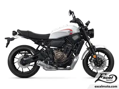 Excel Moto 2026 Yamaha XSR700 Yamaha XSR700 2026 YAMAHA XSR700 WHITE 2026 Prix incluant les frais de...