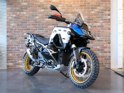2026 BMW R 1300 GS Adventure – GS Trophy | Fully Loaded This 2026 BMW R 1300 GS Adventure in Racing...