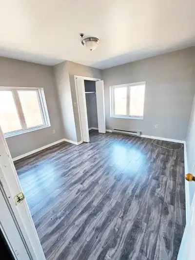 Spacious and well-maintained 2-bedroom unit available on Wentworth Road Windsor. This comfortable un...
