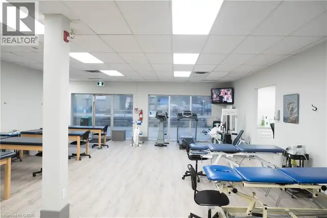 1160 BLAIR Road Unit# B Burlington, Ontario in Commercial & Office Space for Rent in Oakville / Halton Region - Image 3