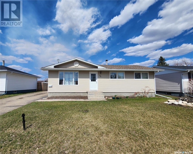 36 Centennial CRESCENT Melville, Saskatchewan Houses for Sale