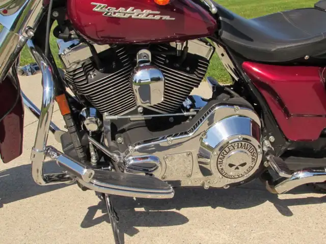 2004 Harley-Davidson FLHRSI Road King Custom in Sport Touring in Leamington - Image 19