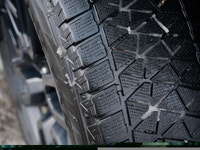 Striking Elevation styling: 17 black gloss-machined aluminum wheels, blacked-out trim, and spray-in... (image 9)