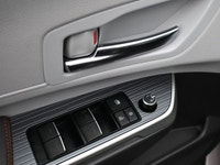 The Toyota Sienna delivers exceptional comfort, efficiency, and family-friendly versatility in a ref... (image 4)