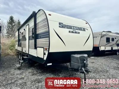 Year: 2021 Stock Number: UX7342 Status: PreOwned Weight: 6113 Lbs. Length: 32 ft Sleeps: 9 Included...