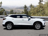 Experience the thrill of effortless driving with this 2022 Chevrolet Blazer LT, boasting a powerful... (image 5)
