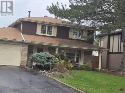 Welcome to 47 Parkview Place- a spacious detached home tucked away on a desirable cul-de-sac in the...