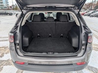 Look at this 2018 Jeep Compass Sport. Its Automatic transmission and Regular Unleaded I-4 2.4 L/144... (image 5)