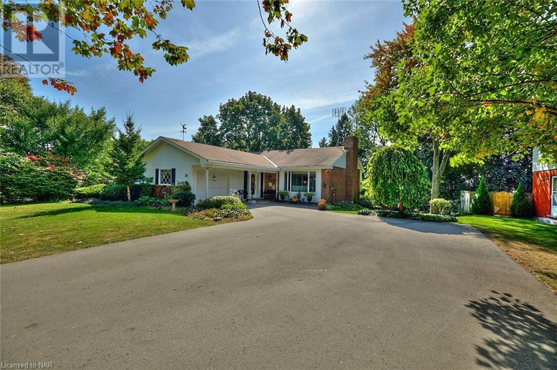 30 PANCAKE Lane Fonthill, Ontario Houses for Sale St. Catharines