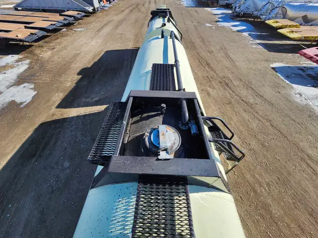 2004 Advance 51,400 L Super B-Train Insulated 406 Tank Trailer in Heavy Equipment in Delta/Surrey/Langley - Image 44