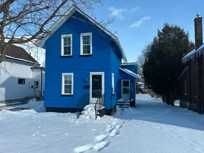 Rooms for Rent 74 Adelaide St, Lindsay, ON (Rented Separately) Welcome to 74 Adelaide St, Lindsay, O...