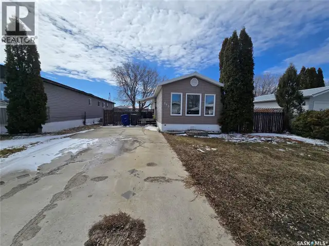 145 Laing CRESCENT Weyburn, Saskatchewan in Houses for Sale in Regina - Image 2