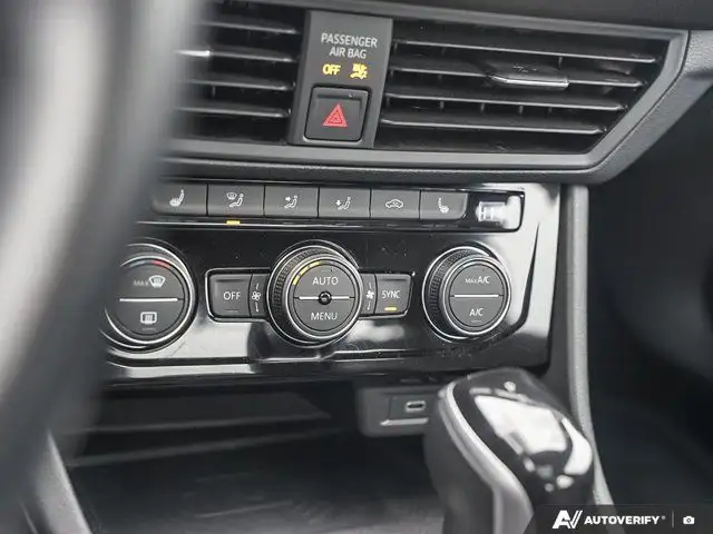 2023 Volkswagen Jetta Comfortline | LOW KMS | Moonroof in Cars & Trucks in Windsor Region - Image 21