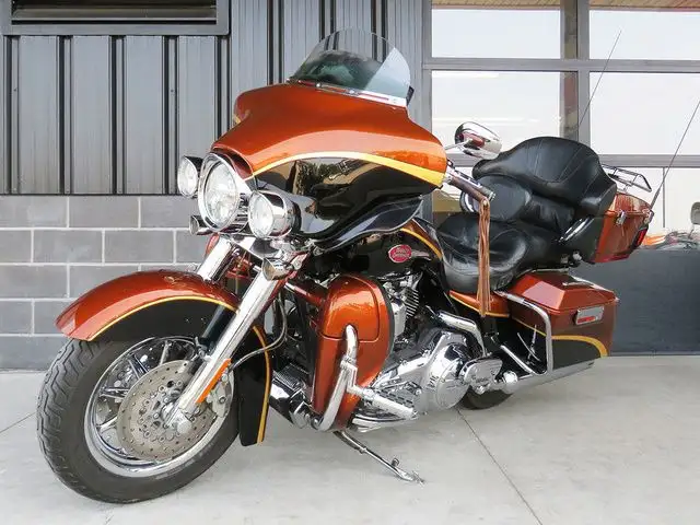 2008 Harley-Davidson FLHTCUSE3 Screamin? Eagle Ultra Classic Ele in Sport Touring in Cambridge - Image 2