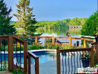 Directement au bord du lac, idéale pour professionnel. Propriété lumineuse et intime, entièrement ré...