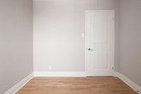Akelius three bedroom apartment for rent. Located near Rosilyn in the Westmount neighborhood, Montre... (image 7)