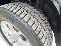 Experience the perfect entry point into the Jeep family, featuring standard Jeep Active Drive 4x4, L... (image 9)