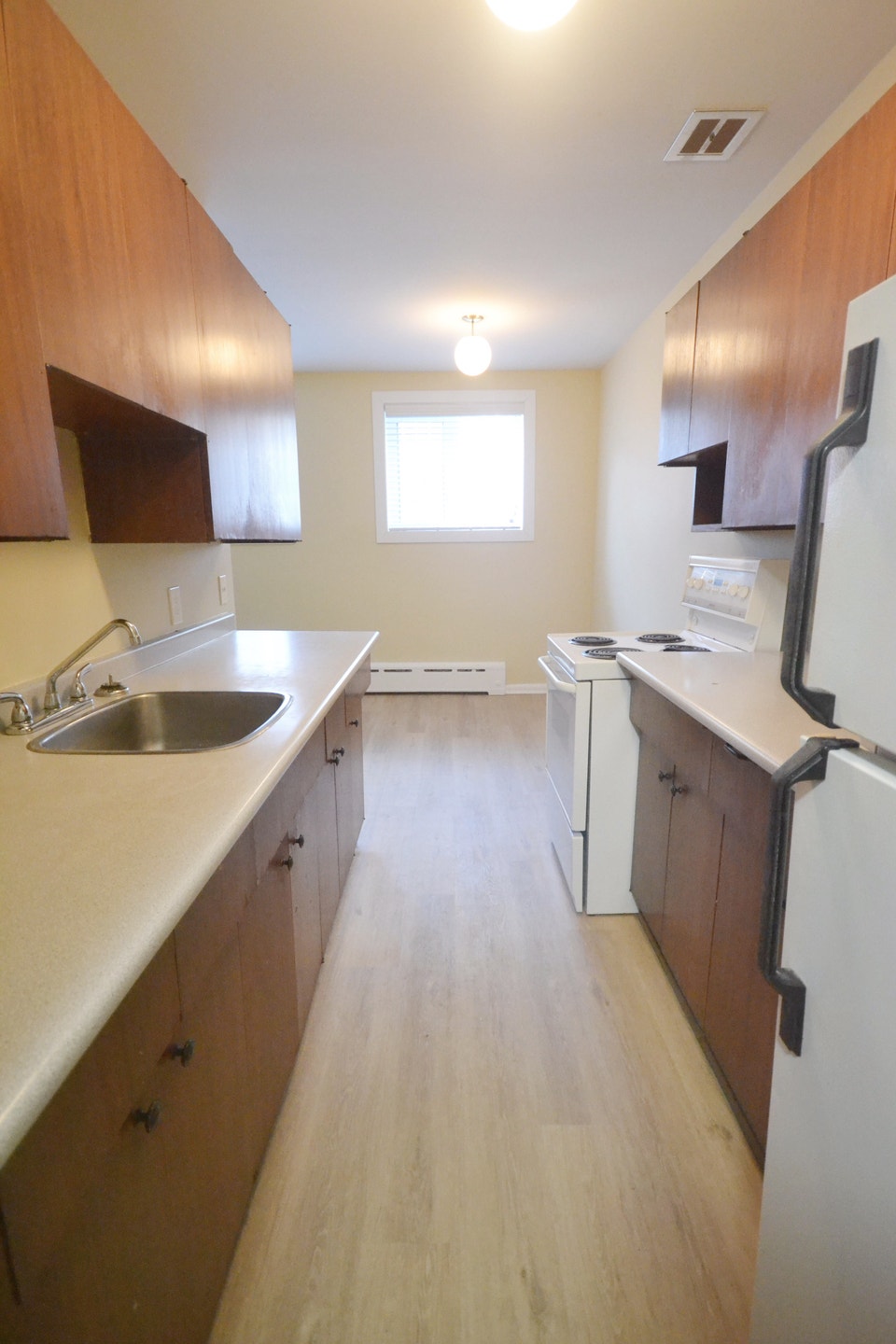 AVAILABLE NOW 1,349 2-Bedroom in Corydon Village 2