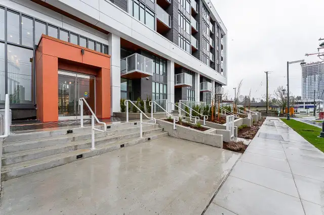 1407 10428 WHALLEY BOULEVARD Surrey, British Columbia62854406951810121