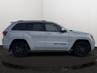 Make a bold, blacked-out statement with this 2021 Jeep Grand Cherokee Altitude. This popular trim le... (image 5)