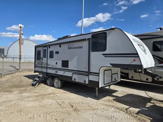 2020 Winnebago MICRO MINNIE 2405 RL in Travel Trailers & Campers in St. Albert - Image 2