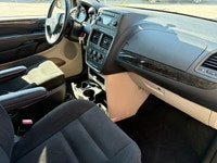 1 OWNER GOVERNMENT VAN!! ONLY 80,000KM ALL ORIGINAL SE CANADA VALUE PACKAGE!! 7 PASSENGER! FULL POWE... (image 8)