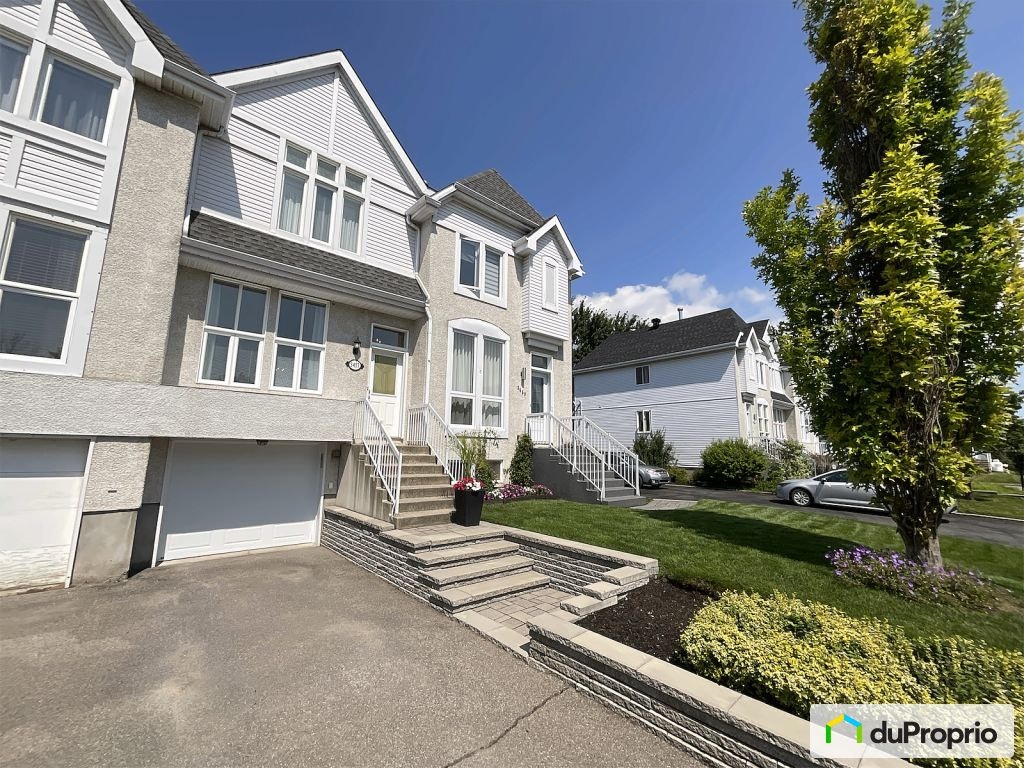 $549,000 - Townhouse for sale in Boisbriand — photo 1