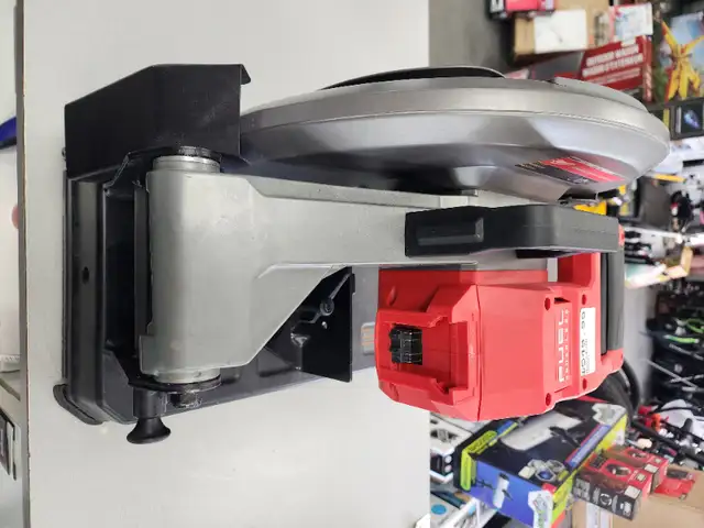 Milwaukee M18 Fuel 14" Abrasive Chop Saw Kit 2990-20 in Other in Oakville / Halton Region - Image 5