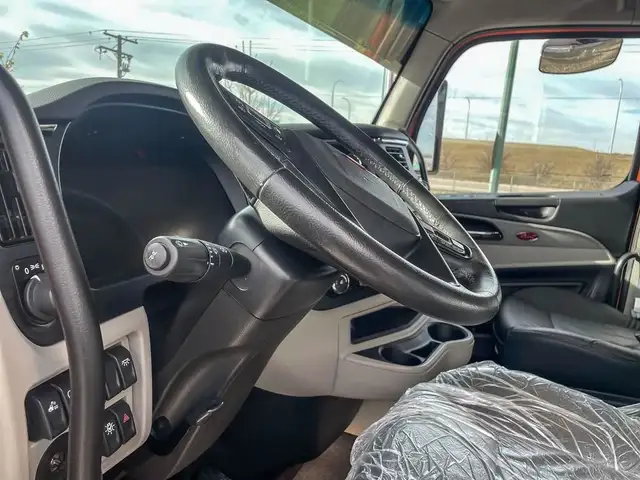 2025 PETERBILT 589 in Heavy Trucks in Saskatoon - Image 12