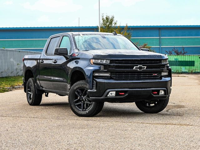 2020 Chevrolet Silverado 1500 LT Trail Boss 5.3L dans Autos et camions  à Comté de Strathcona - Image 2