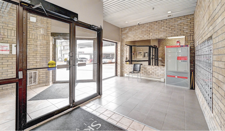 Grand Central Place Apartments - 2 bed 1 bath - 330 Talbot Apart 3