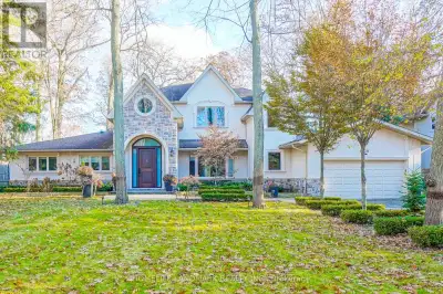 1558 SPRING ROAD Mississauga (Lorne Park), Ontario
