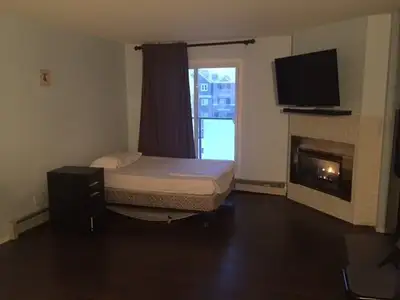A large room is available for rent in Edgemont NW. Female tenant only — working, student, or retired...