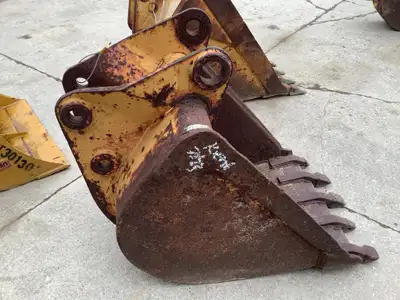 Welcome to Kent Farm Supplies Limited! 24in. MINI EXCAVATOR BUCKET New/Used : Used Width : 24 in .